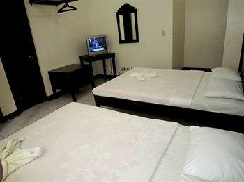 Boracay Travelodge Hotel 2*