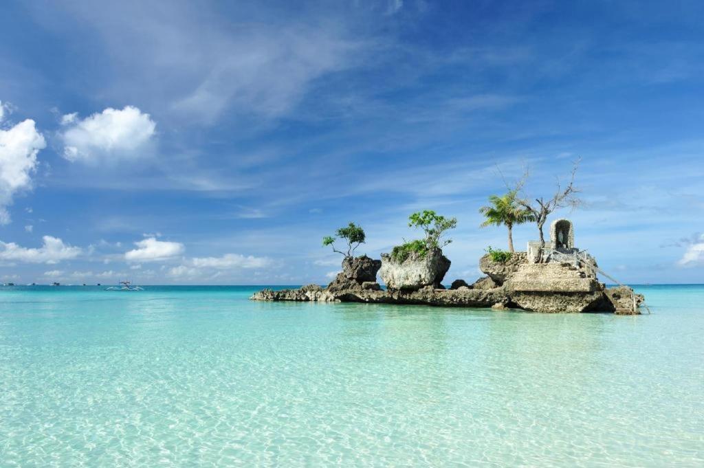 Boracay Travelodge Hotel 2*