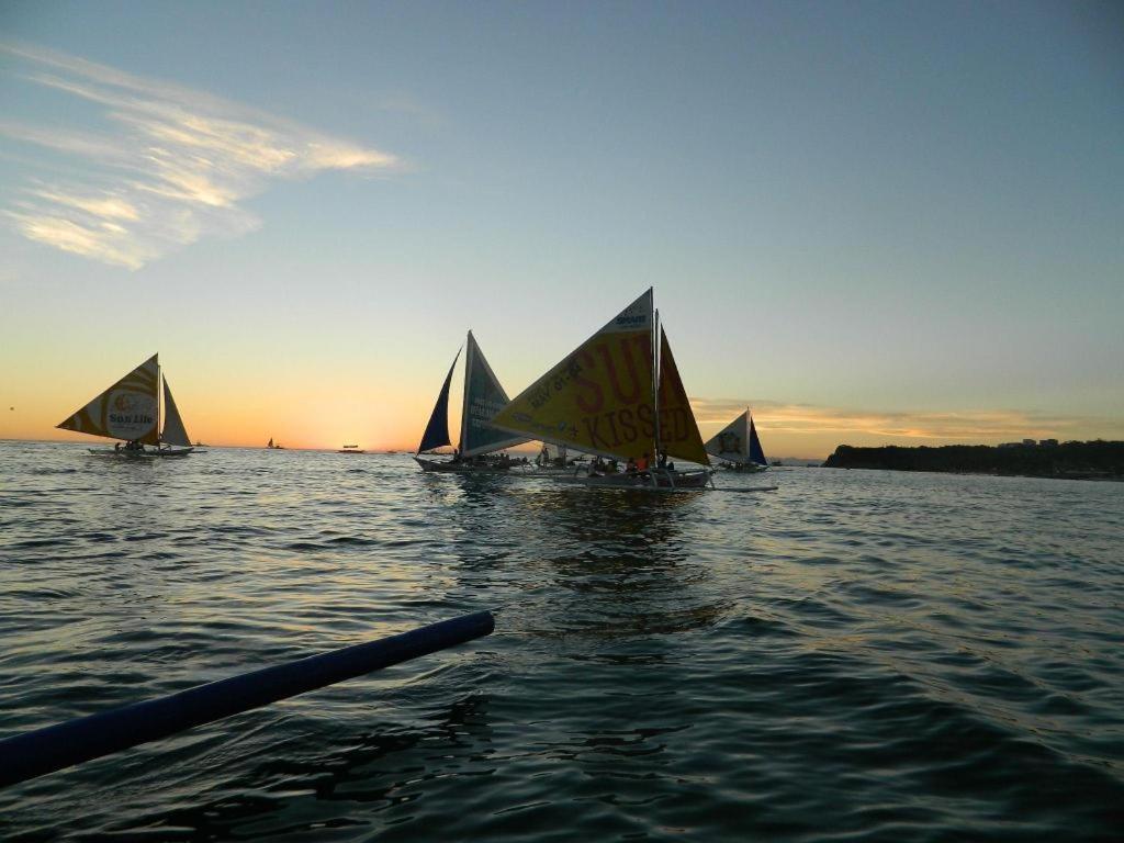 Boracay Travelodge Hotel 2*